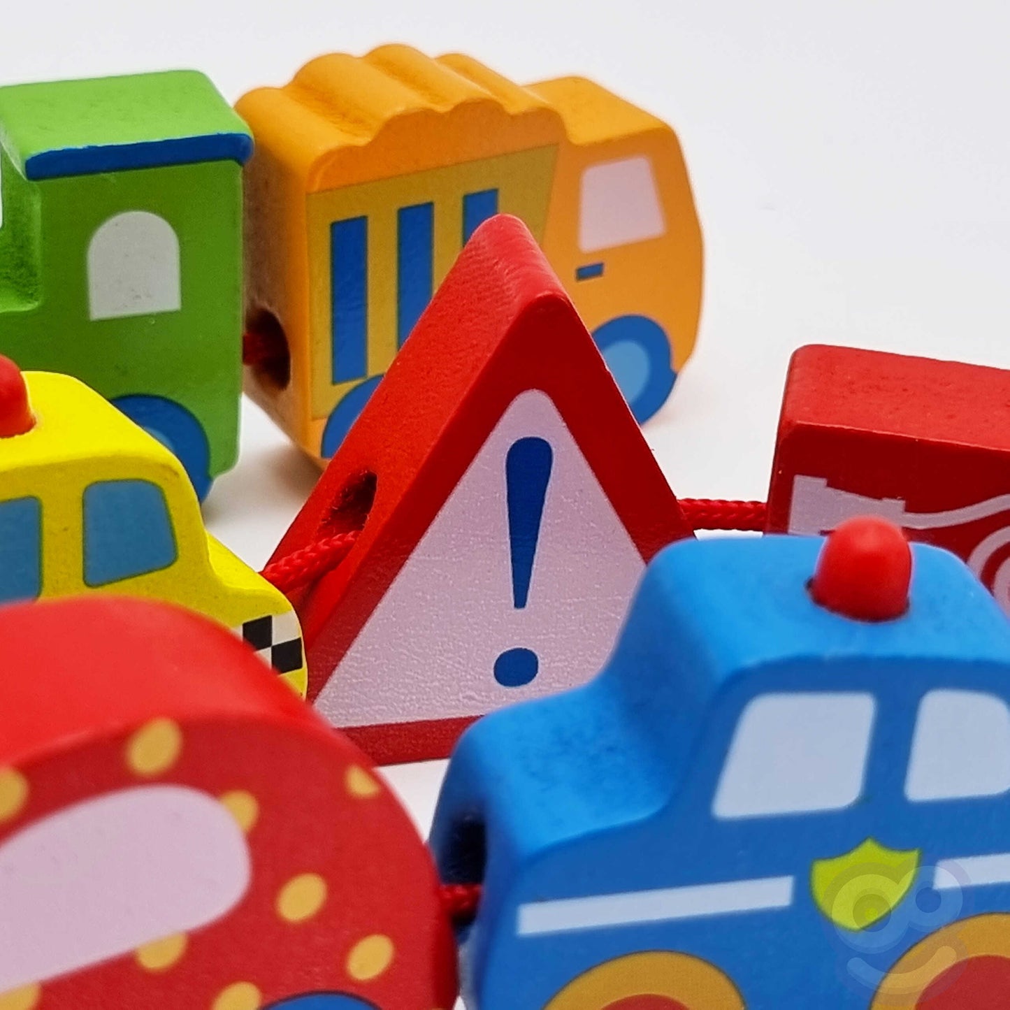 Opowieści na Sznureczku: Pojazdy | Drewniana Nawlekanka z Autami | WOOPIE GREEN