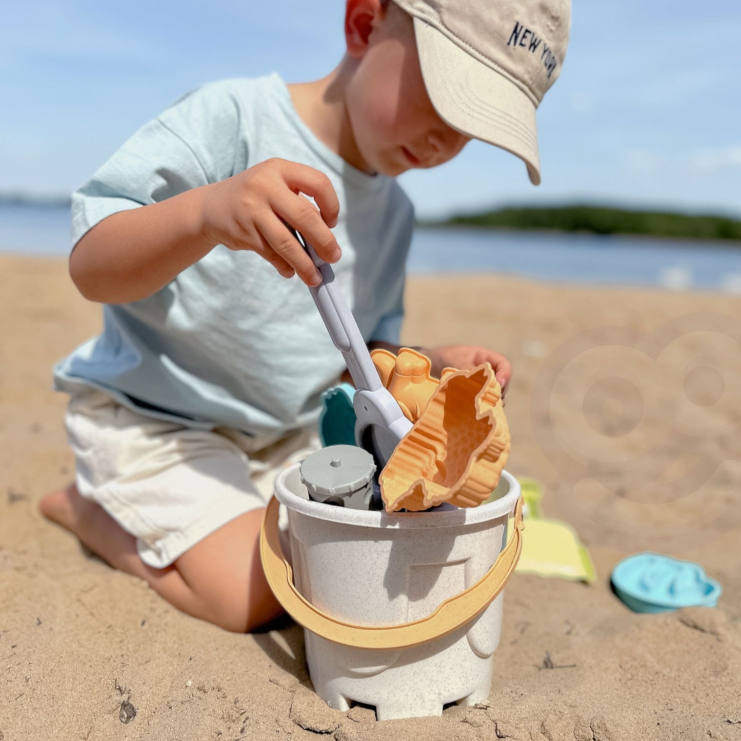 Zestaw do Piasku | Wiaderko Samochodzik 6 Foremek Łopatka 10 el. BIO | WOOPIE GREEN