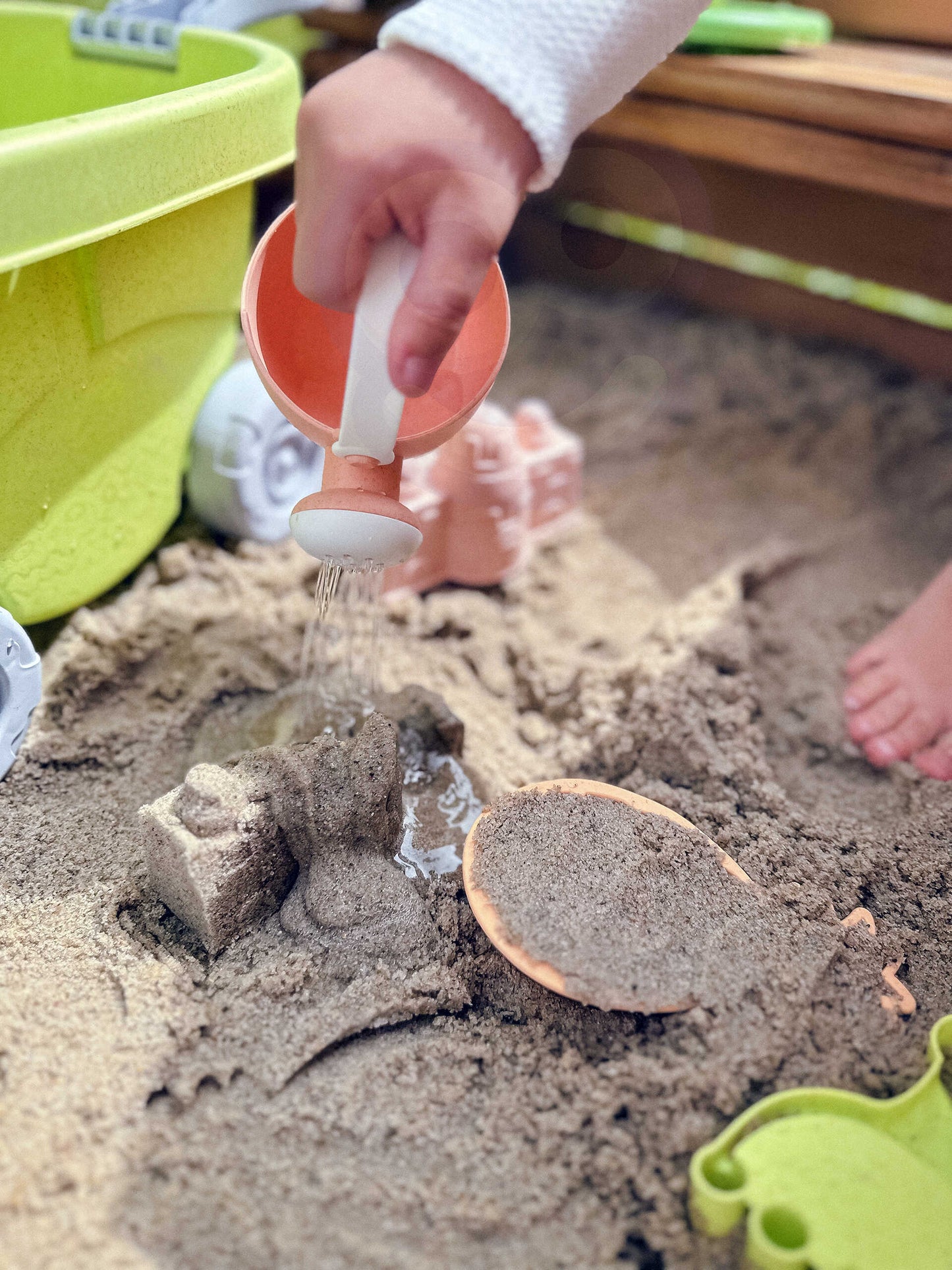 Zestaw do Piasku | Wózek Kołowrotek Sitko Foremki 12 el. BIO | WOOPIE GREEN